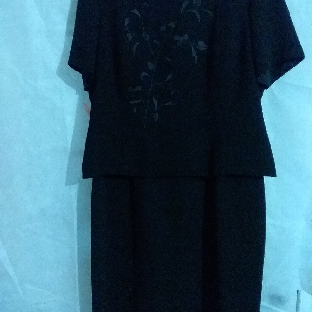 Dress - Picture 4 of 4